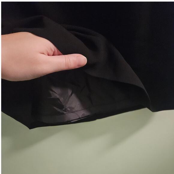 Petite Joneswear Essentials Black Minimalist Office Skirt Size 6P - Picture 3 of 6